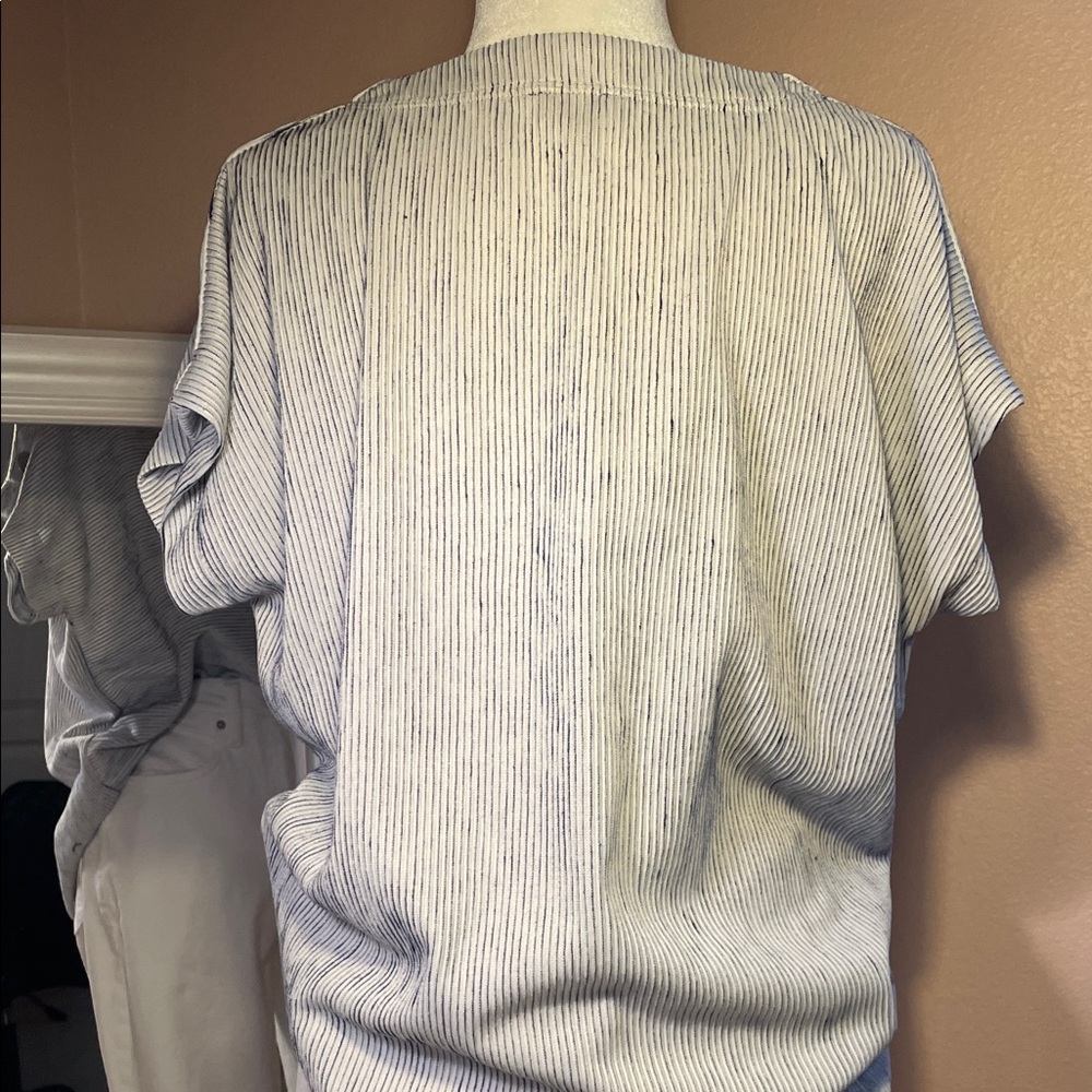 Jones New York XL Ribbed Stripe V-Neck Top | Button Shoulder Detail - Picture 4 of 6